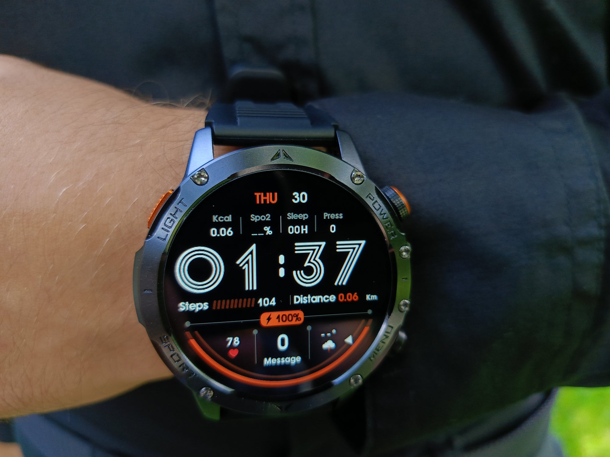 Smartwatch Outdoorowy z Latarką