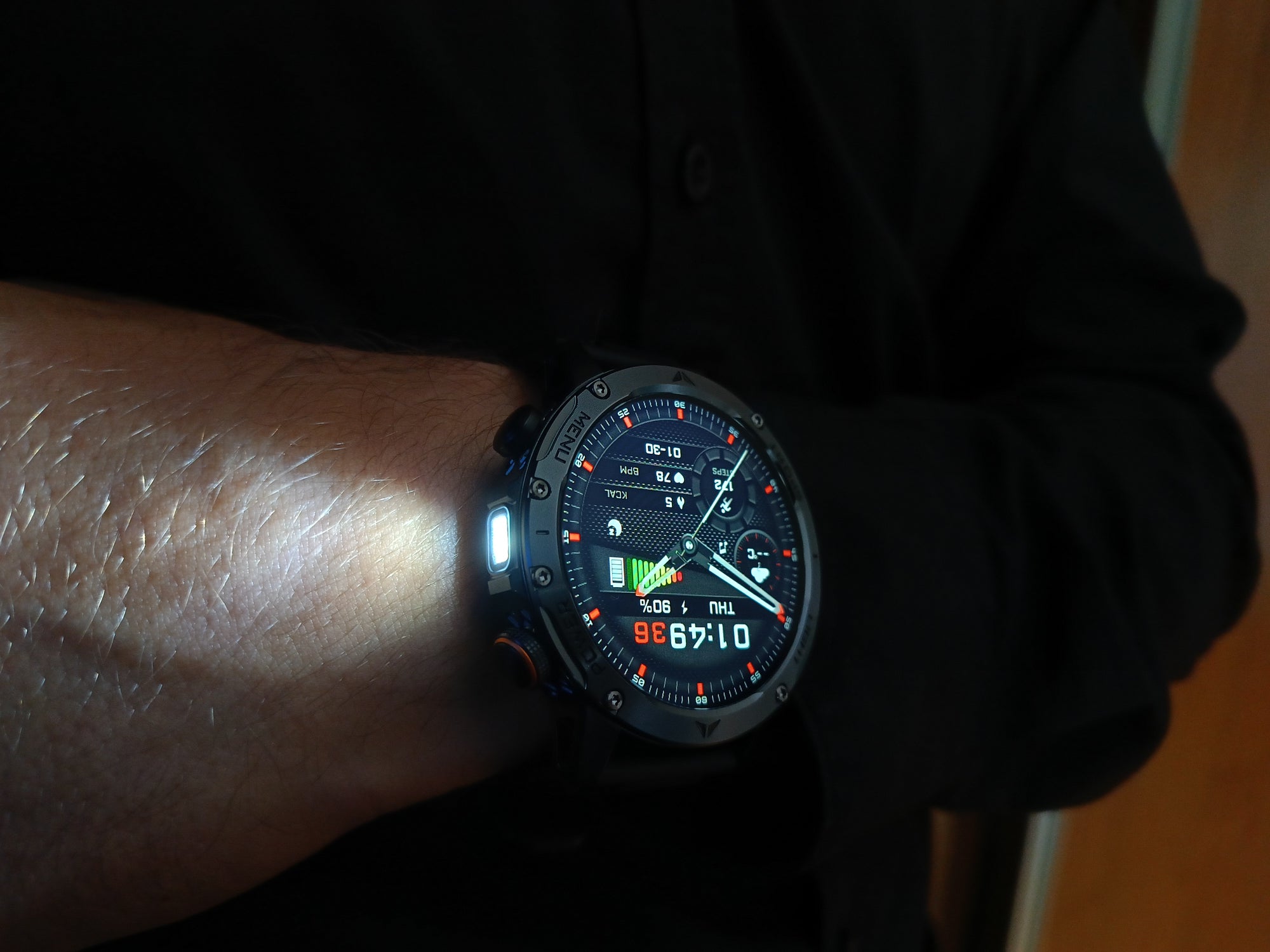 Smartwatch Outdoorowy z Latarką